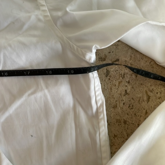 IZZUE COLLECTION Poplin Shirt w/ Cross Strap Detail - Picture 7 of 7